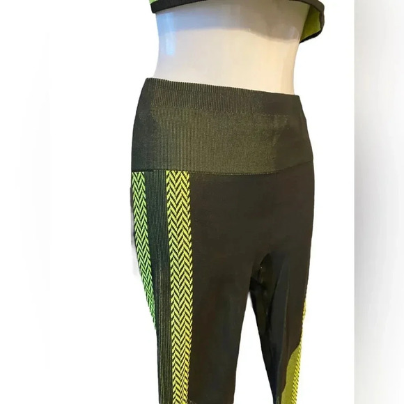 Fabletics 2 Piece Outfit- Includes High Waisted Seamless Leggings & Sports Bra - Picture 7 of 14